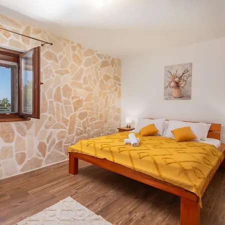 Perva Villa Lukar